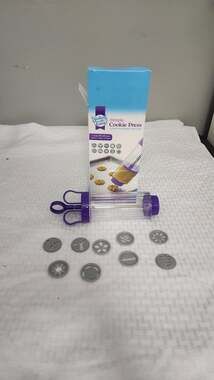 Baked with‎ Love Simple Cookie Press with 9 Interchangeable Shape Disks